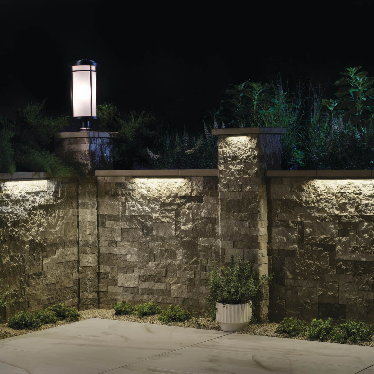 Kichler 18" 12V Integrated LED Hardscape Light