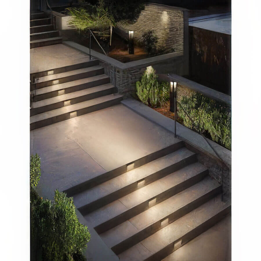 Hinkley 12V LED Taper Lightening Experience Horizontal Step Light